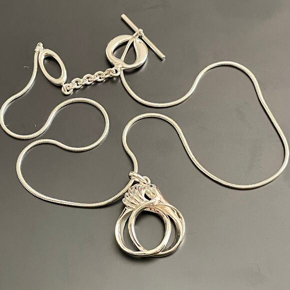 Interlocking Circles Silver Tone Necklace - Picture 1 of 7